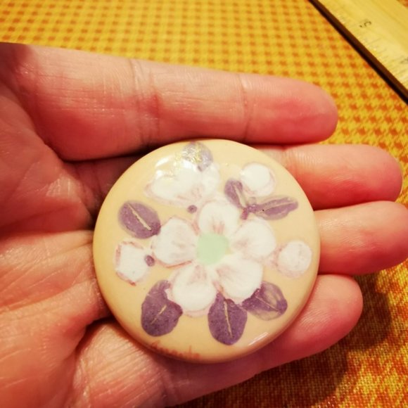 Vintage Signed Hand-painted Ceramic Round Floral Brooch - Picture 3 of 9